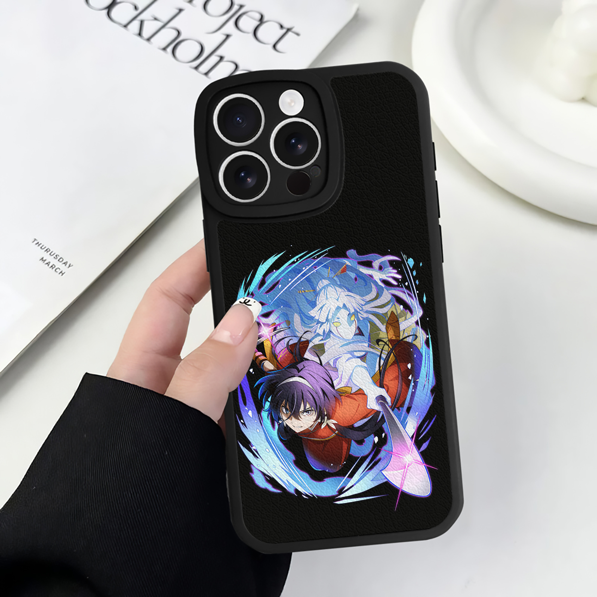 （画像用） 文豪ストレイドッグス Bungo Stray Dogs 【iPhone 16シリーズ対応】シリコンスマホケース（レザー調） 材質：シリコン
